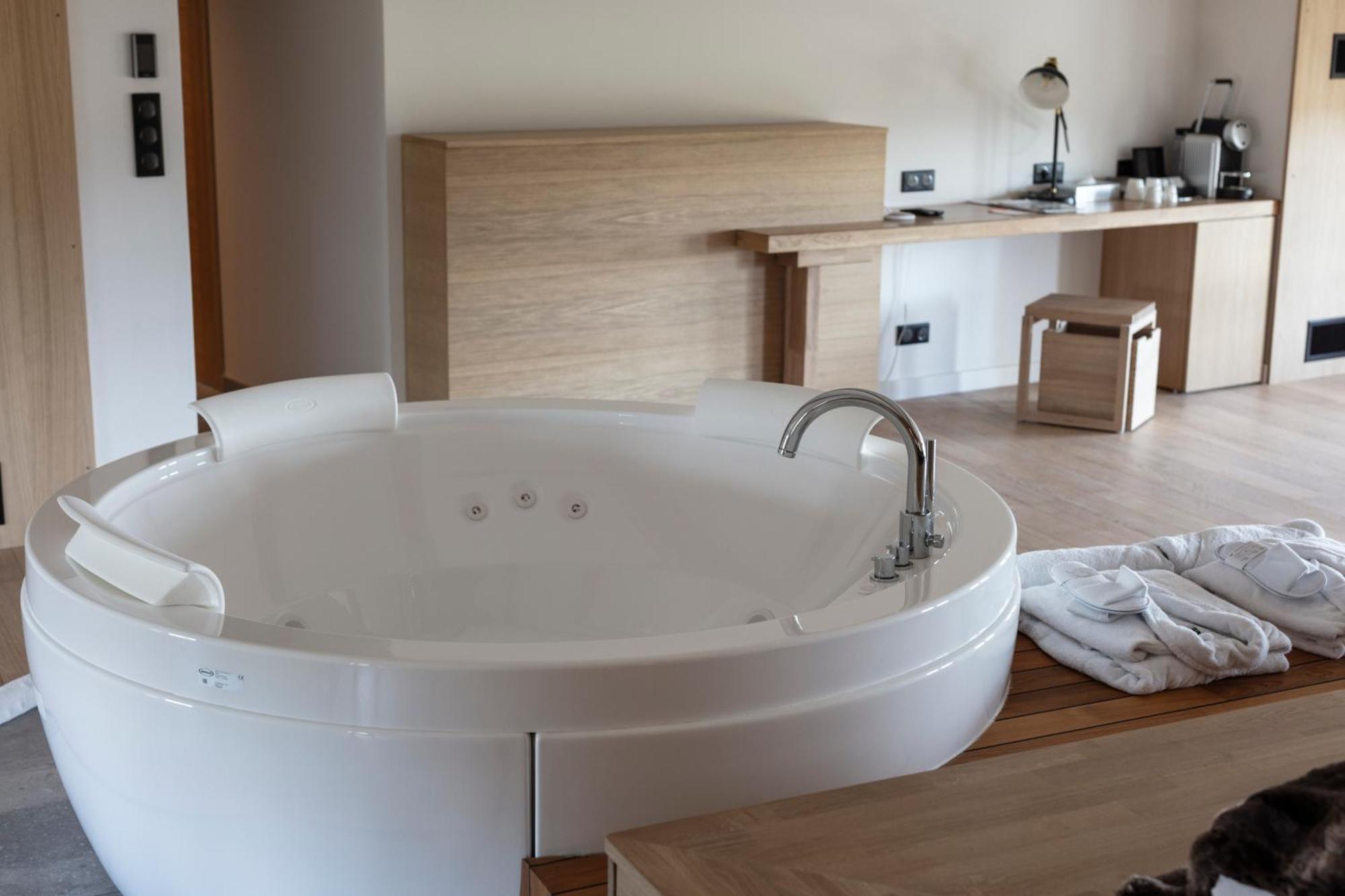 Hotel & Restaurant Origines Par Adrien Descouls - Teritoria Le Broc  Rom bilde